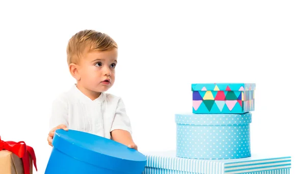 Entzückendes Kleines Baby Seinem Geburtstag Mit Vielen Geschenken Auf Isoliertem — Stockfoto