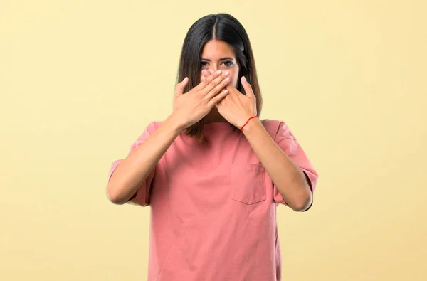 Young Girl Pink Shirt Covering Mouth Both Hands Saying Something — Stock fotografie