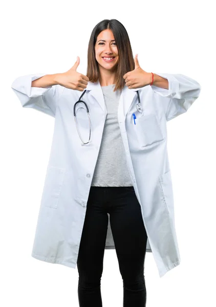 Stetoskoplu Doktor Kadın Başparmak Kadar Jest Veren Izole Beyaz Arka — Stok fotoğraf