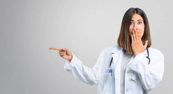 Doctor Woman Stethoscope Pointing Finger Side Presenting Product Surprised Face — Stock fotografie