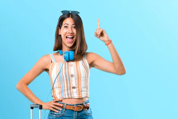 Ragazza Che Viaggia Con Valigia Piedi Pensando Idea Che Punta — Foto Stock