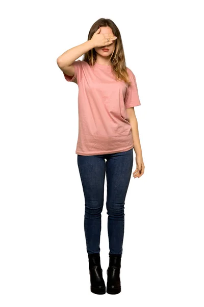 Eine Ganzkörperaufnahme Eines Teenagermädchens Mit Rosa Pullover Das Beide Ohren — Stockfoto