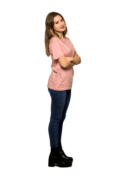 一个十几岁的女孩与粉红色毛衣与手臂交叉 并期待孤立的白色背景的全长镜头 — 图库照片