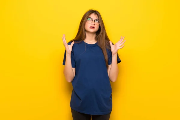 Young Woman Glasses Yellow Wall Frustrated Bad Situation — Stock Photo, Image