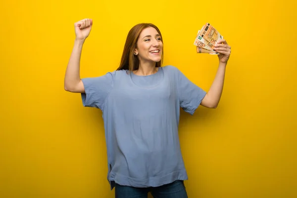 Young Redhead Girl Yellow Wall Background Taking Lot Money — Stock Photo, Image