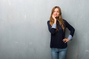 Telemarketer kadın diş ağrısı ile