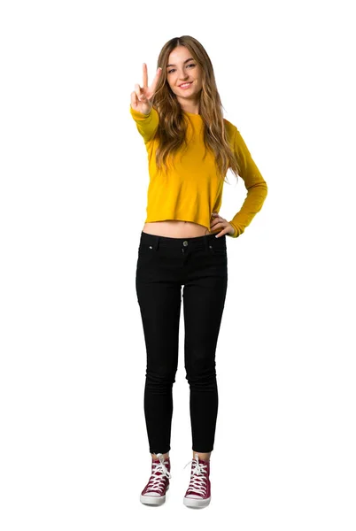 Tiro Comprimento Total Uma Jovem Com Suéter Amarelo Sorrindo Mostrando — Fotografia de Stock