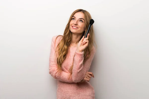 Chica Joven Con Cepillo Maquillaje — Foto de Stock