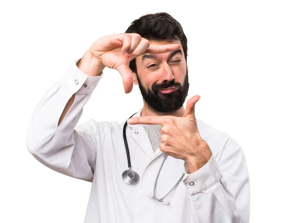 Jovem Médico Focando Com Dedos Fundo Branco — Fotografia de Stock