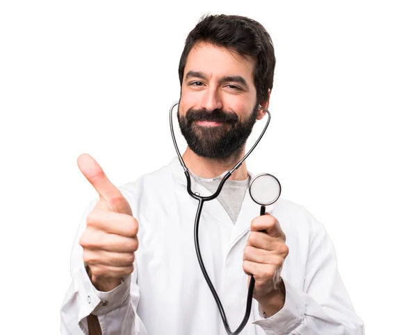 Jeune Médecin Avec Stéthoscope Sur Fond Blanc — Photo