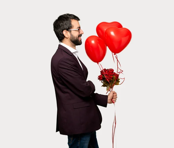 Человек День Святого Валентина Боковом Положении Изолированном Сером Фоне — стоковое фото
