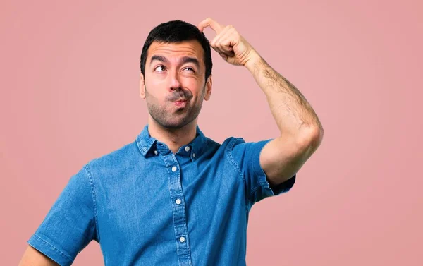Knappe Man Met Blauwe Shirt Twijfels Met Confuse Gezicht Uitdrukking — Stockfoto