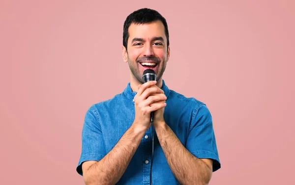 Handsome Man Blue Shirt Singing Microphone Pink Background — Stock Photo, Image