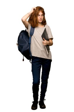 İzole beyaz arka plan üzerinde kafa çizilmemesi süre şüpheleri bir genç redhead öğrenci tam uzunlukta bir kadeh