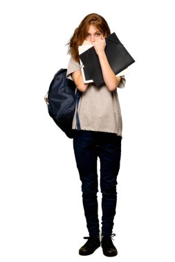 Bir tam uzunlukta bir genç redhead öğrencinin ağız için biraz gergin ve korkmuş koyarak eller izole beyaz arka plan üzerinde ihtimal