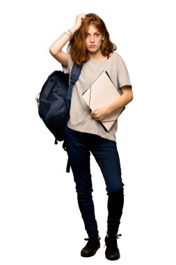 Tam uzunlukta bir genç redhead öğrenci fotoğrafını hayal kırıklığı ve izole beyaz arka plan üzerinde anlayış değil bir ifade ile