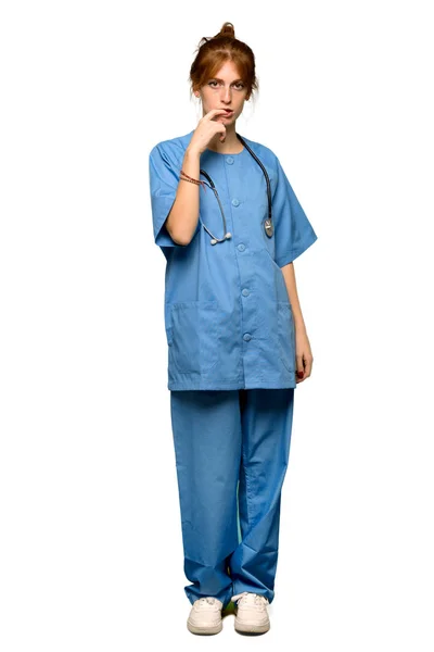 Full Length Shot Young Redhead Nurse Having Doubts While Looking — Stock Photo, Image