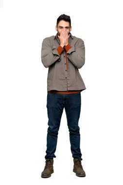 Çok izole beyaz arka plan üzerinde gülümseyen sakallı yakışıklı adam tam uzunlukta atış