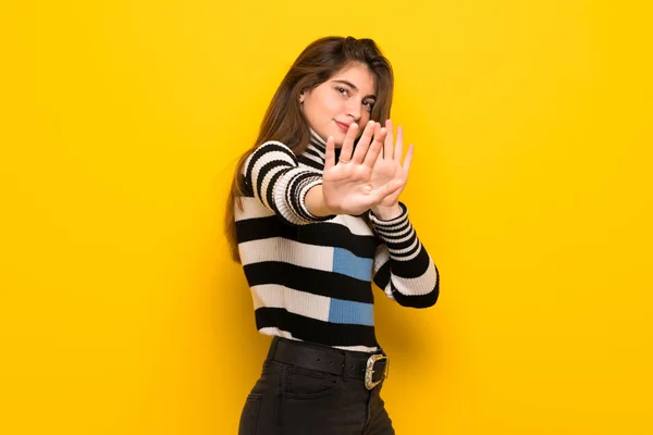 Young Woman Yellow Wall Little Bit Nervous Scared Stretching Hands — Stock Photo, Image