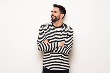 çizgili gömlek gülümseyen süre geçti silah tutmak yakışıklı adam