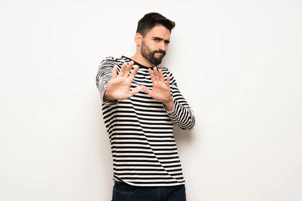 Homem Bonito Com Camisa Listrada Pouco Nervoso Assustado Esticando Mãos — Fotografia de Stock