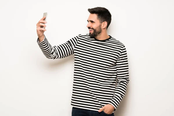 Homem Bonito Com Camisa Listrada Fazendo Uma Selfie — Fotografia de Stock