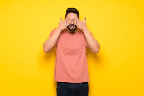 Handsome Man Yellow Wall Covering Eyes Hands Surprised See What — Stock Photo, Image