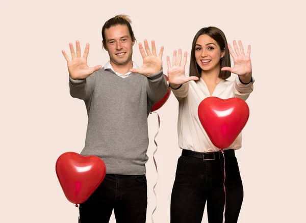 Couple Valentine Day Counting Ten Fingers Isolated Background — Stock Photo, Image