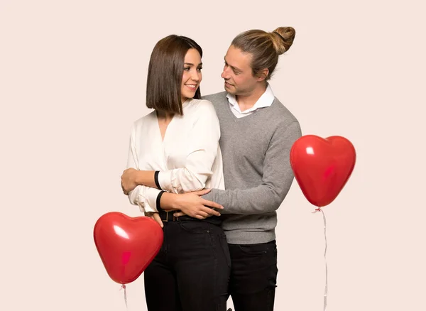 Pareja Feliz San Valentín Sobre Fondo Aislado — Foto de Stock