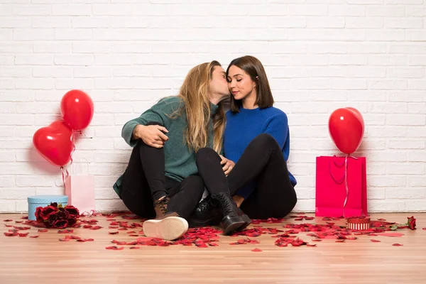 Ζευγάρι Στην Ημέρα Του Αγίου Βαλεντίνου Ημέρα Φιλιά — Φωτογραφία Αρχείου