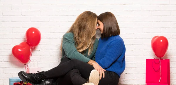 Paar Valentinstag Mit Glücklichem Gesichtsausdruck — Stockfoto