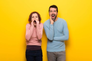 Kaç içinde bağırarak ve bir şey ilan Sevgililer günü