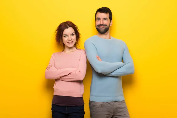 Pareja Día San Valentín Manteniendo Los Brazos Cruzados — Foto de Stock