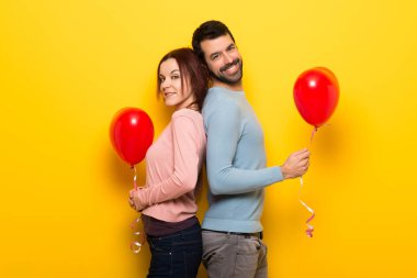 İki kalp şeklinde balonlar ile Sevgililer günü içinde