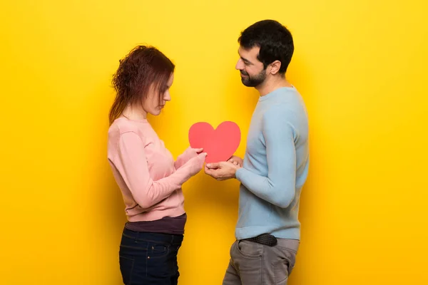 Couple Valentine Day Holding Gift Box — Stock Photo, Image