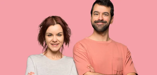 Pareja Día San Valentín Manteniendo Los Brazos Cruzados Sobre Fondo —  Fotos de Stock