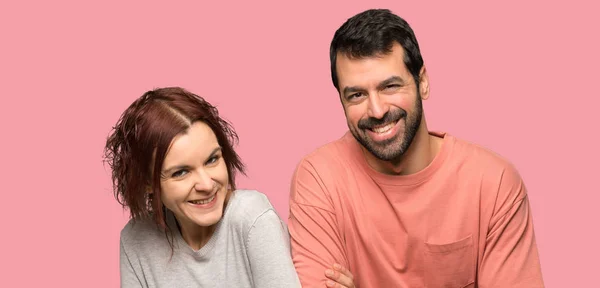 Couple Valentine Day Keeping Arms Crossed While Smiling Isolated Pink — Stock Photo, Image