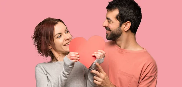 Couple Valentine Day Holding Heart Symbol Isolated Pink Background — Stock Photo, Image