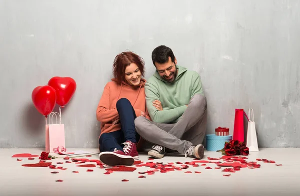 Couple Valentine Day Keeping Arms Crossed While Smiling — Stock Photo, Image