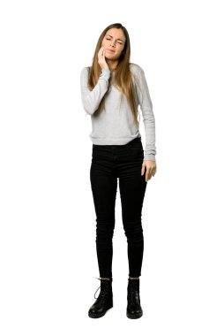 İzole beyaz zemin üzerine diş ağrısı ile genç kızın tam uzunlukta atış