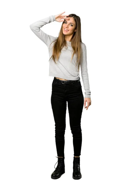 若い女の子の分離の白い背景の上の手で敬礼のフルレングスのショット — ストック写真