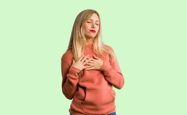 Young Girl Having Pain Heart Green Background — Stock Photo, Image