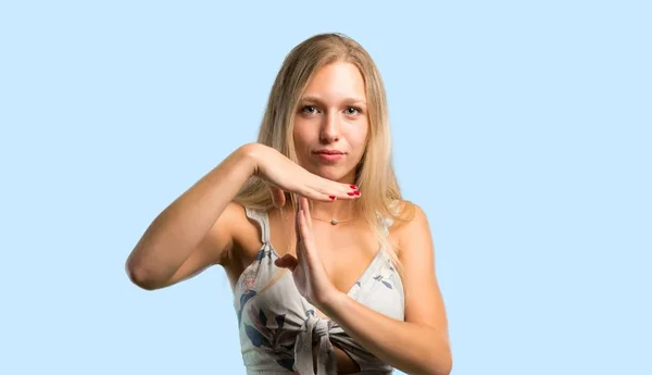 Jonge Blonde Vrouw Maken Stop Gebaar Met Haar Hand Stoppen — Stockfoto