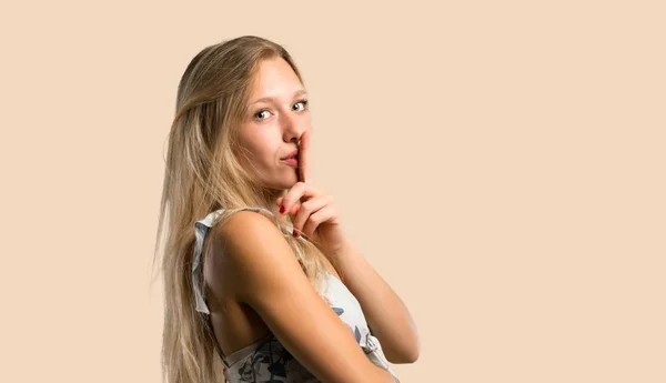 Mujer Rubia Joven Mostrando Signo Cierre Boca Gesto Silencio Poniendo —  Fotos de Stock