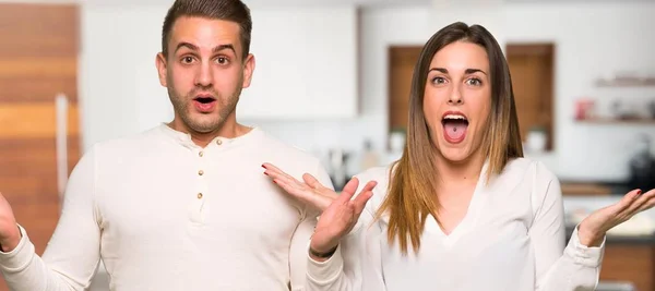 Couple Valentine Day Surprise Shocked Facial Expression House — Stock Photo, Image