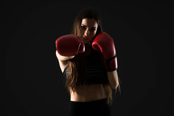 Mujer Joven Deportiva Con Guantes Boxeo —  Fotos de Stock