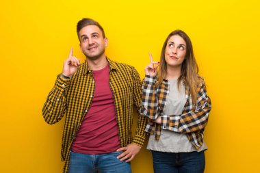 Kaç parmak işaret bir fikir düşünme Sevgililer günü içinde