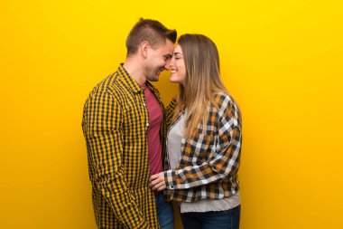 Sevgililer günü ile mutlu ifade içinde birleştirmek