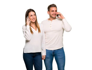 İki cep telefonu ile bir konuşma tutmak Sevgililer günü içinde