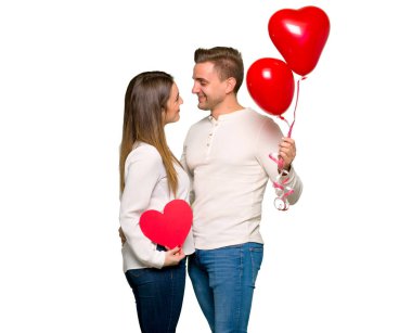 İki Sevgililer günü kalp sembolü ve balon tutuyor içinde